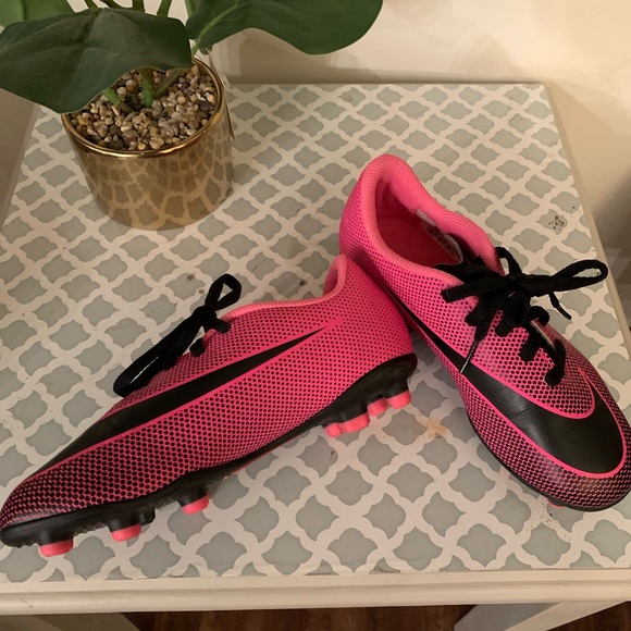Nike Other - Girls Nike soccer cleats